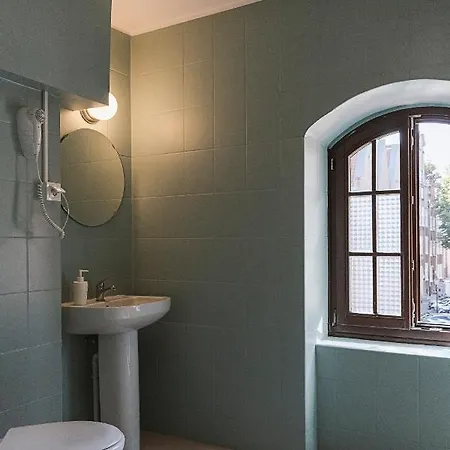 Grand Hostel *